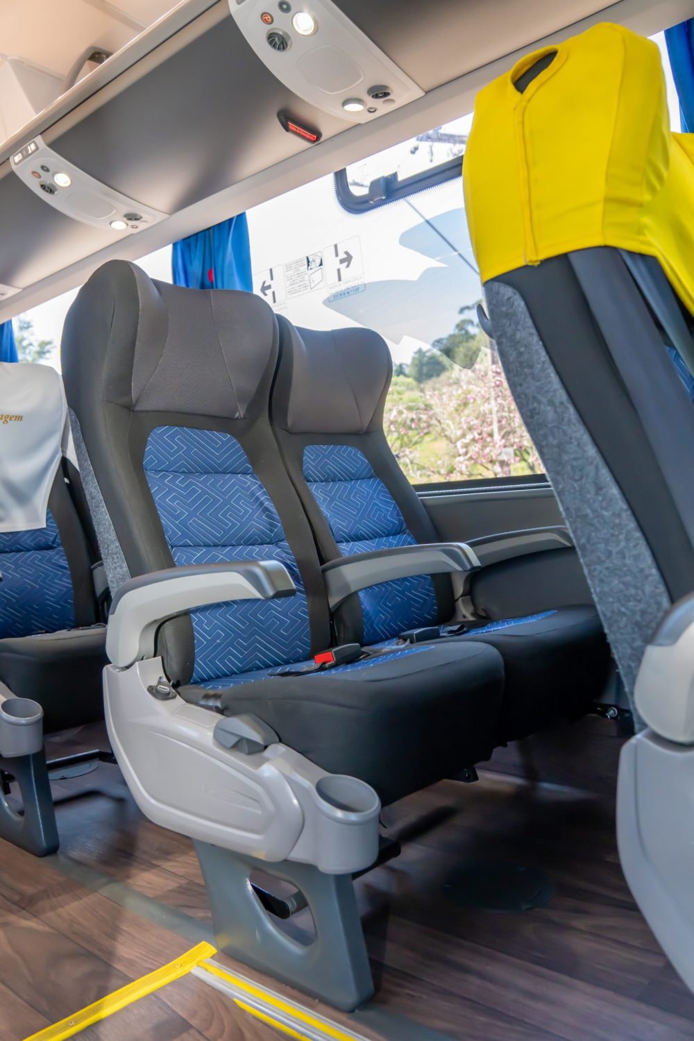 Foto Micro-ônibus Senior - 31 lugares