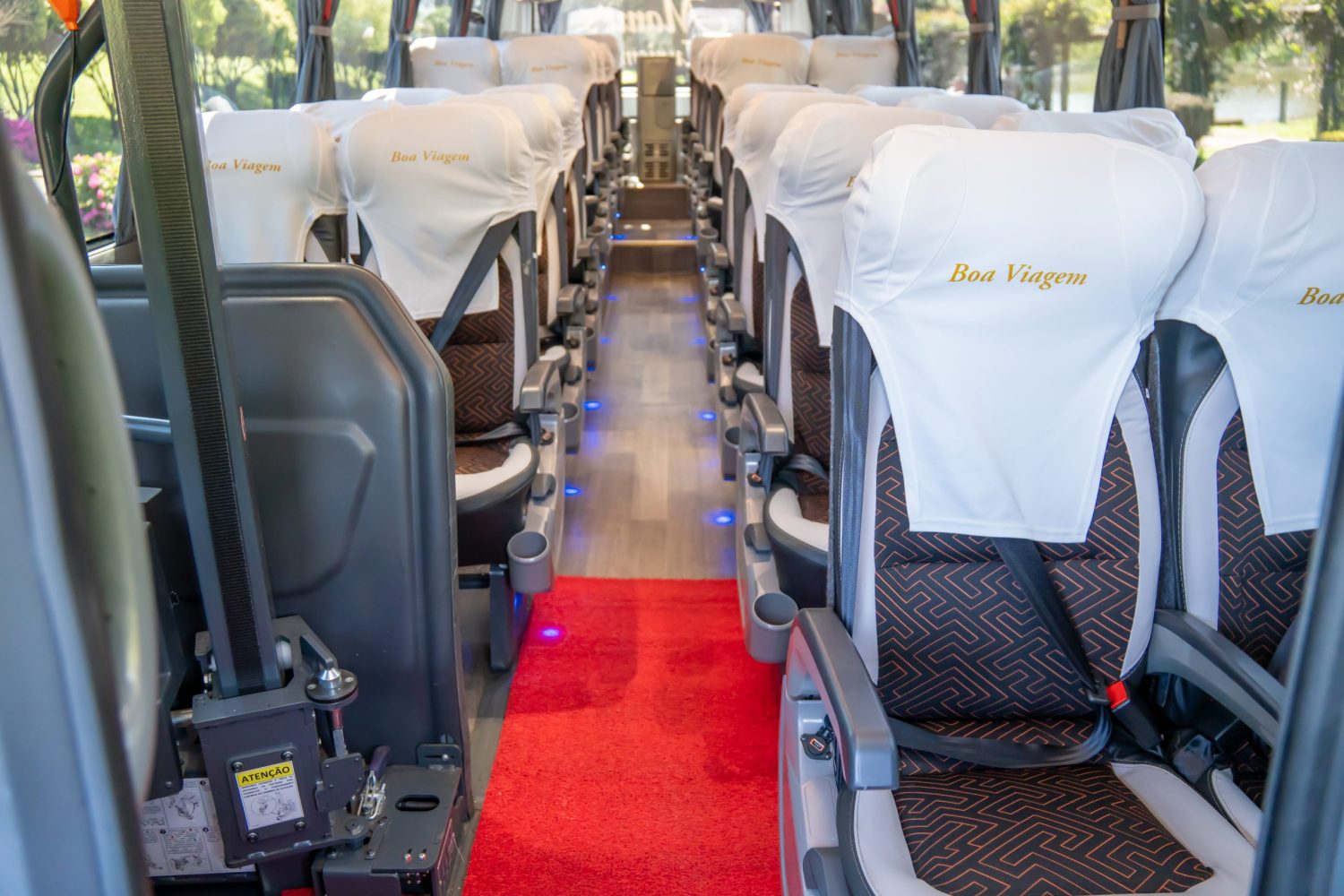 Foto Micro-ônibus - 25011 - 31 lugares