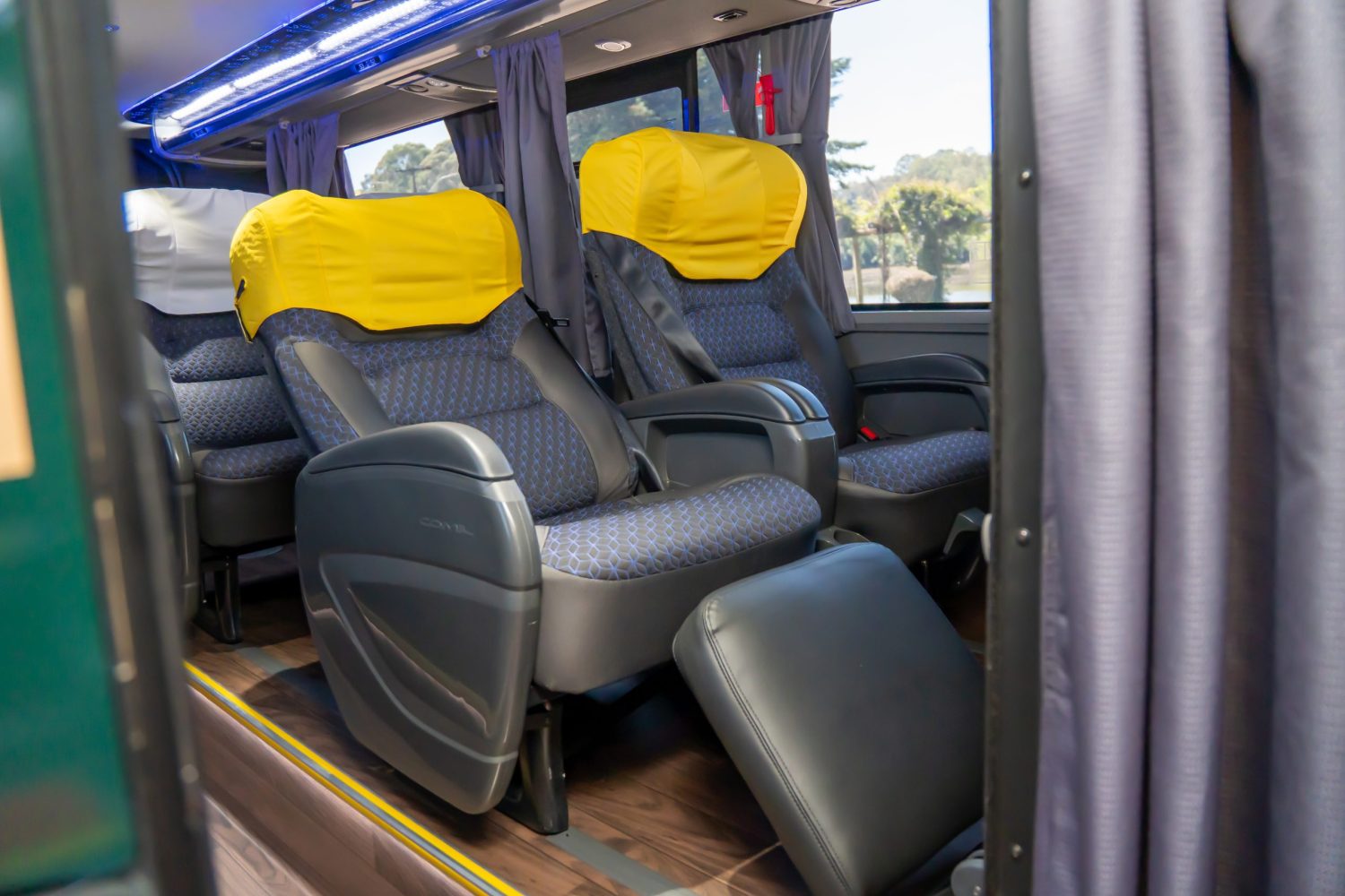 Foto Ônibus DD Volvo 25002 - 57 lugares
