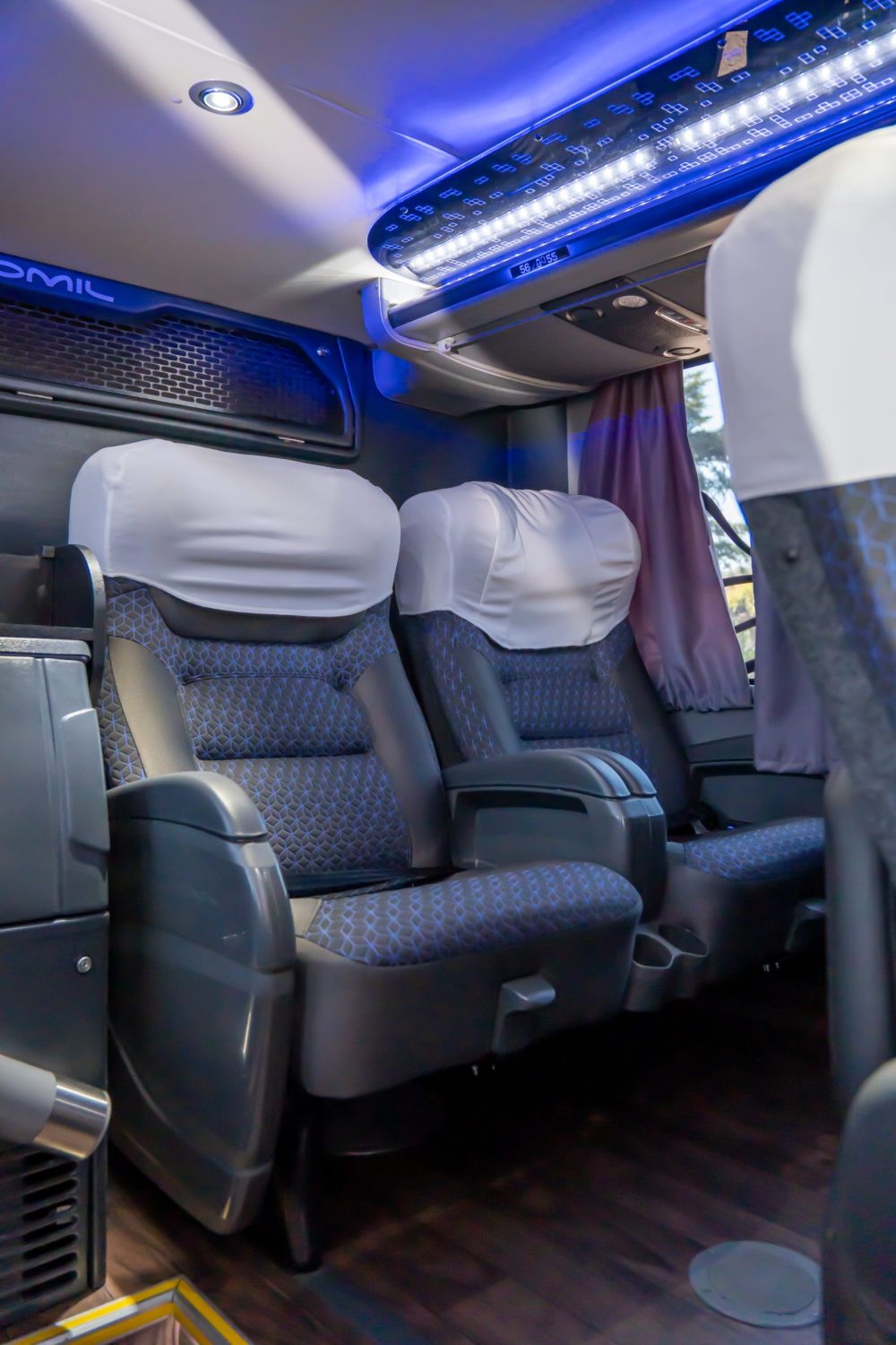 Foto Ônibus DD Volvo 25002 - 57 lugares